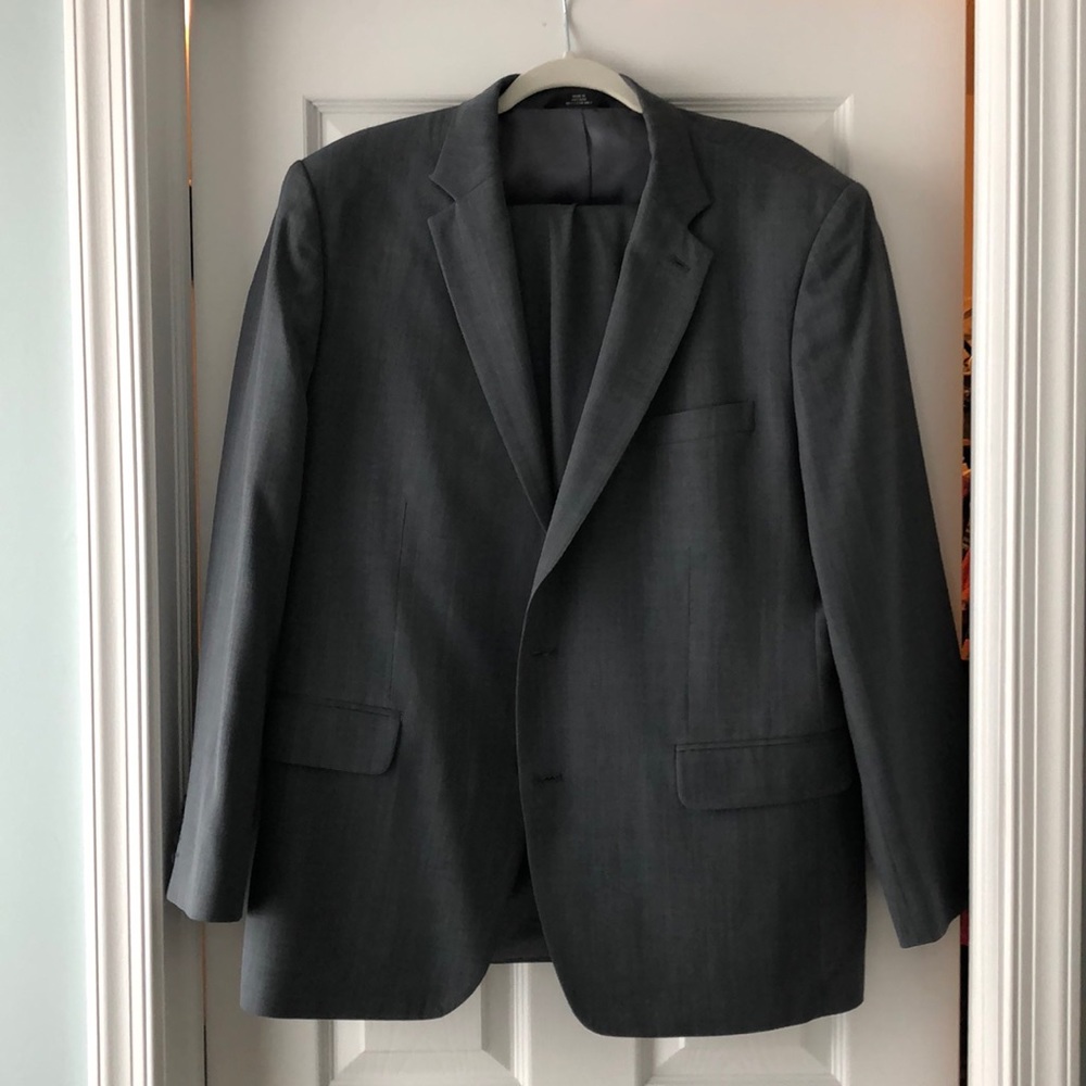 Gray suit, jacket is 46R.  Pants are 38/32.